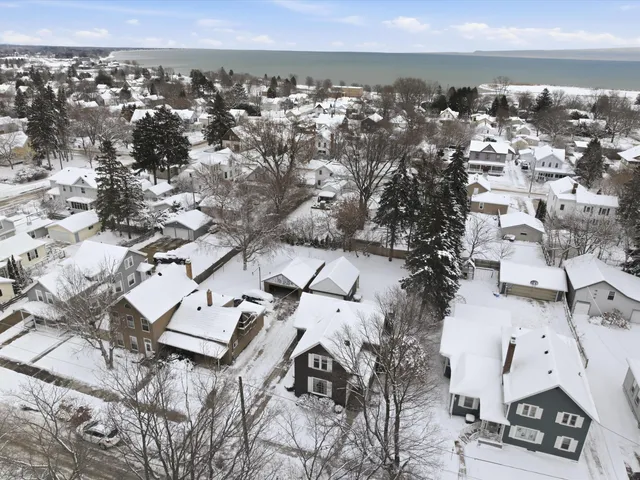 $198,800 | 617 North 7th Street, Manitowoc, WI 54220