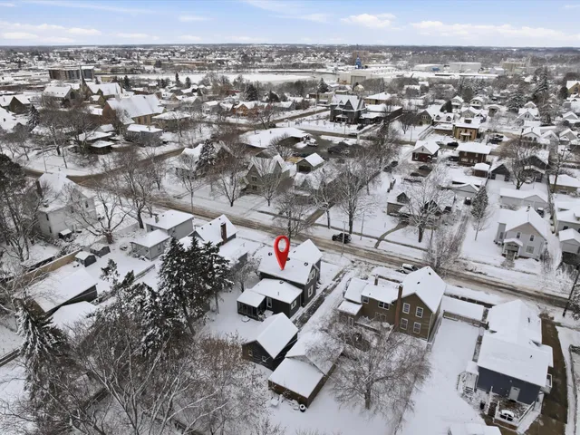 $198,800 | 617 North 7th Street, Manitowoc, WI 54220