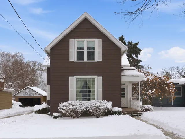 $198,800 | 617 North 7th Street, Manitowoc, WI 54220