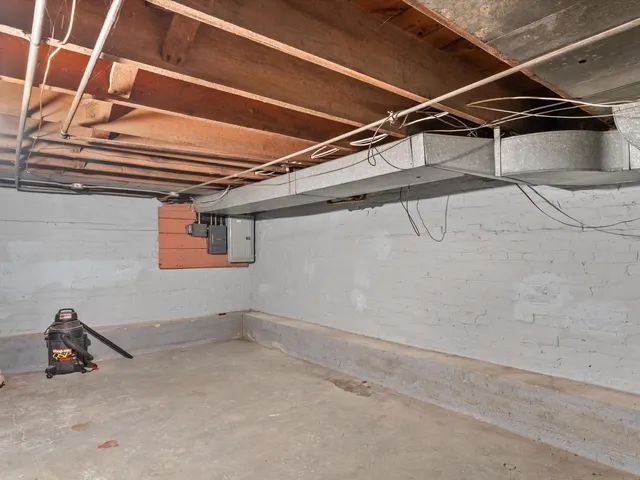 $198,800 | 617 North 7th Street, Manitowoc, WI 54220