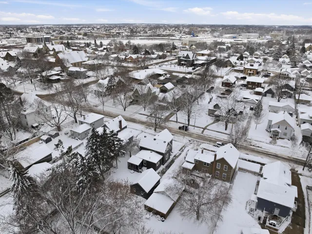 $198,800 | 617 North 7th Street, Manitowoc, WI 54220