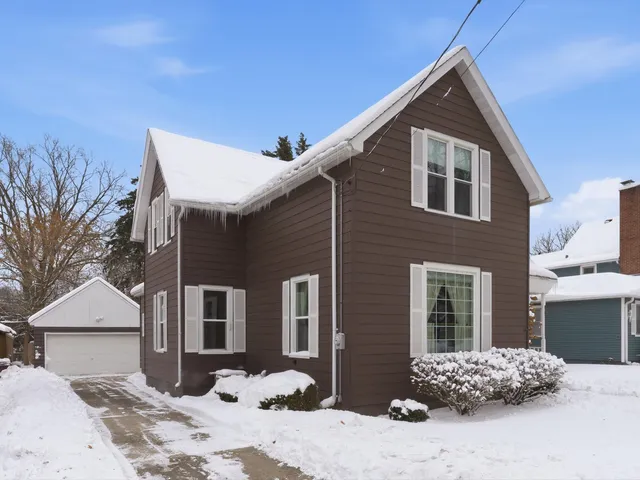 $198,800 | 617 North 7th Street, Manitowoc, WI 54220