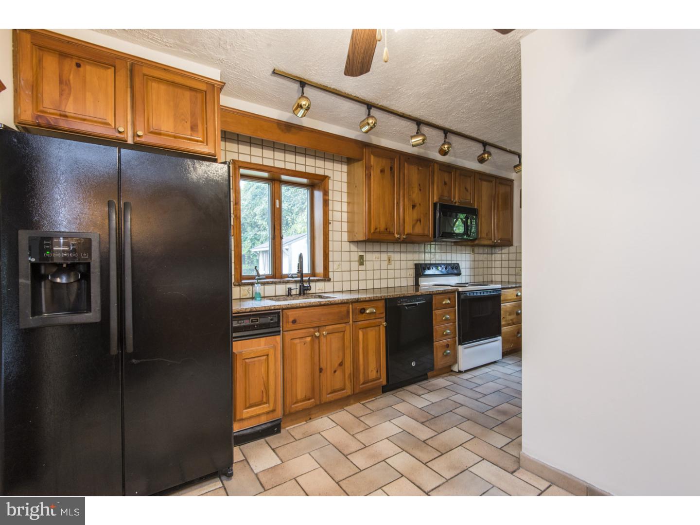 623 Cedar Grove Road Broomall, PA 19008 - Photo 9 of 25 Gallery Image 9