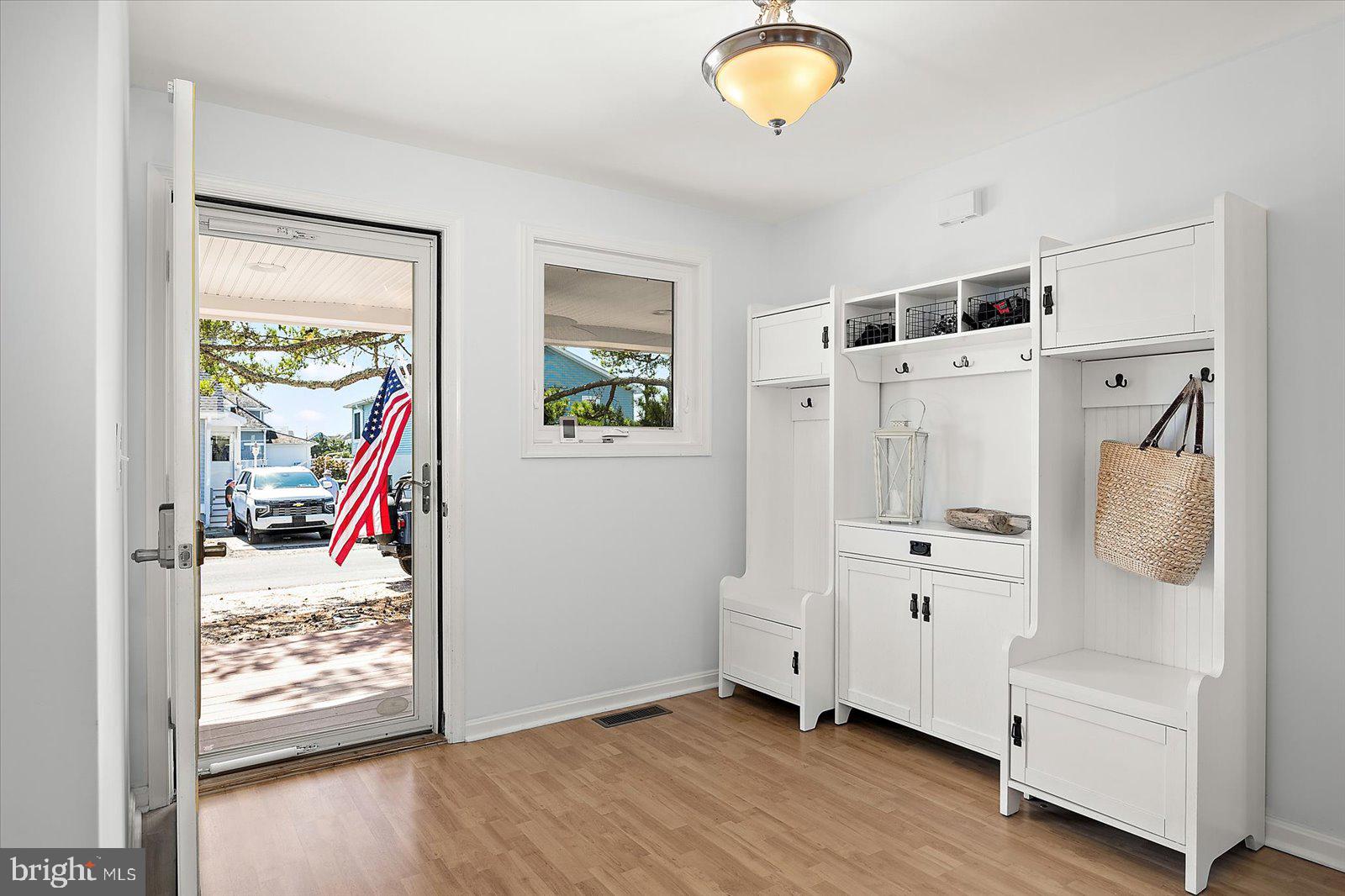 409 Bristol Road South Bethany, DE 19930 - Photo 16 of 89 Entryway