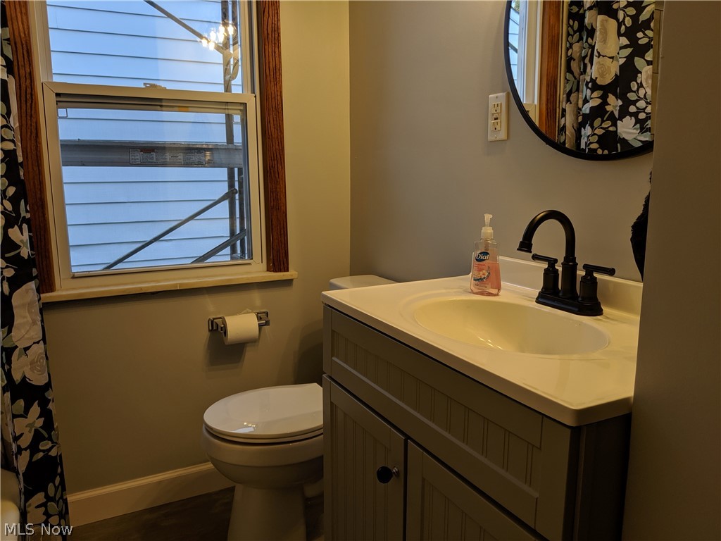 4237 Lambert Road Cleveland, OH 44121 - Photo 10 of 24