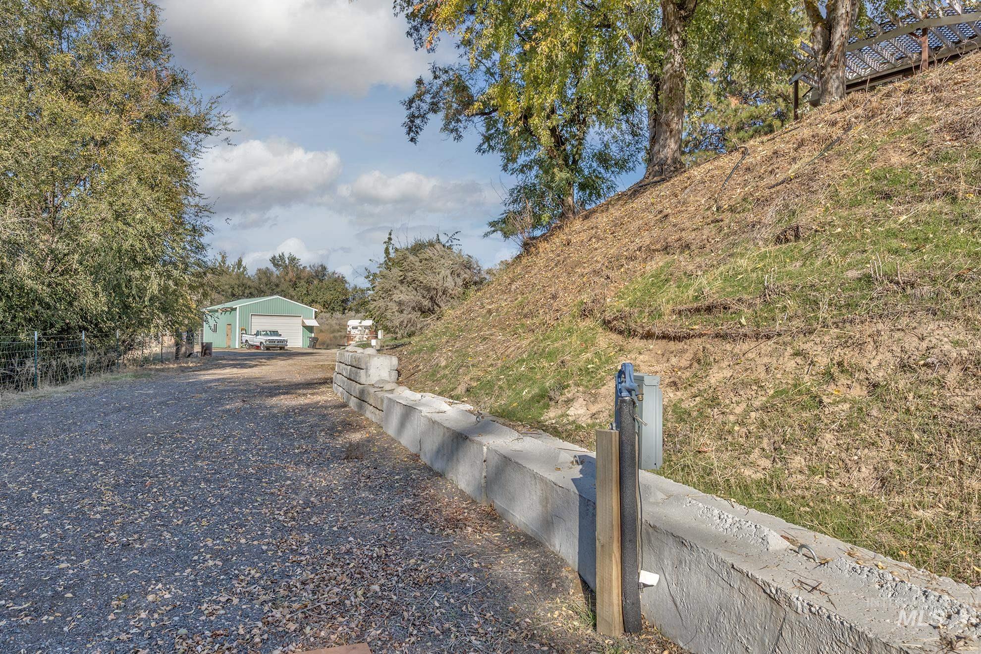 28552 Market Road Caldwell, ID 83607 - Photo 33 of 50 View of yard with a detached garage and an outdoor structure