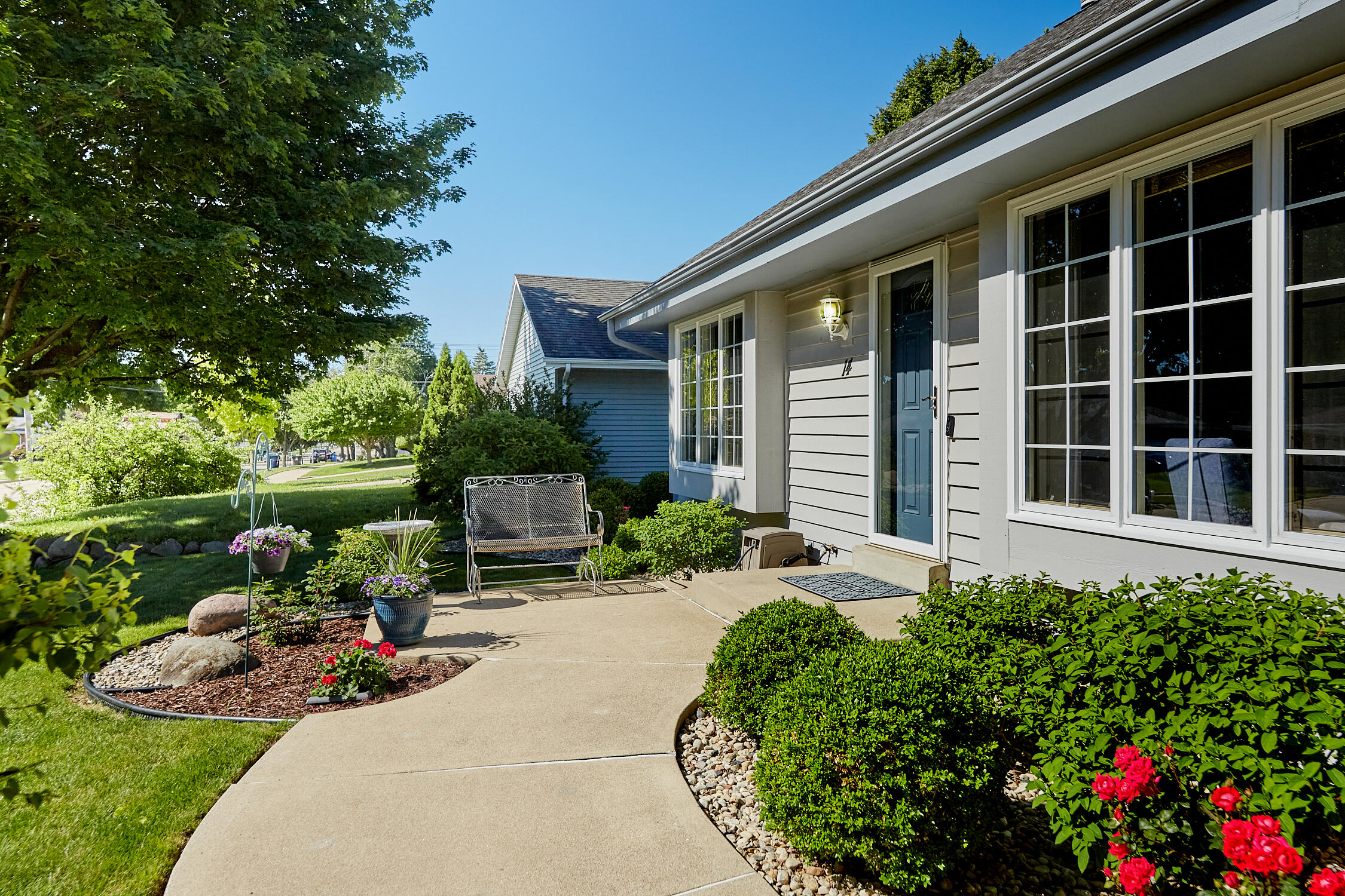 14 Virginia Street Racine, WI 53405 - Photo 2 of 29 Front Walkway