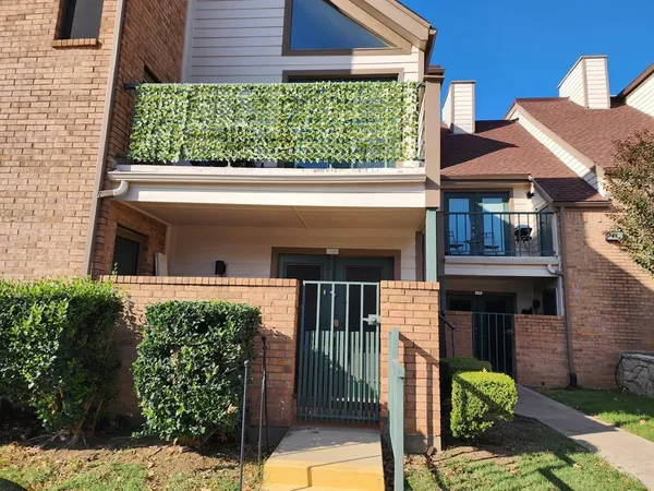 $1,199 | 2300 Balsam Drive, Unit G105, Arlington, TX 76006