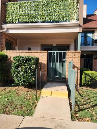 $1,199 | 2300 Balsam Drive, Unit G105, Arlington, TX 76006