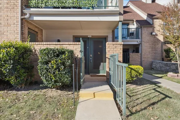 $1,199 | 2300 Balsam Drive, Unit G105, Arlington, TX 76006