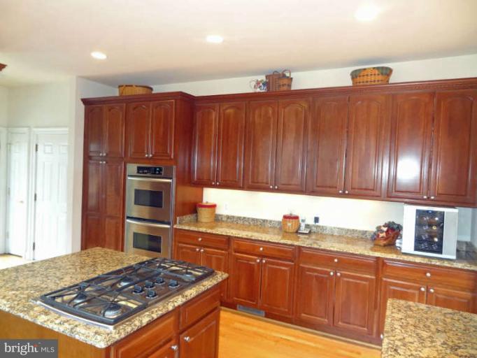 6732 Cedar Spring Road Centreville, VA 20121 - Photo 14 of 27 Kitchen