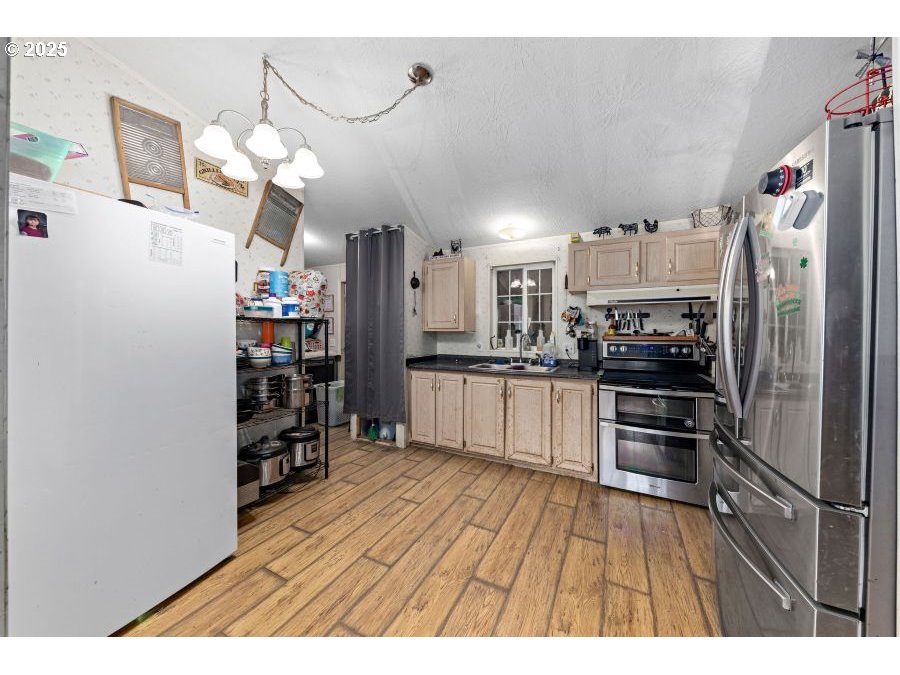 1682 East Riverside Drive Myrtle Creek, OR 97457 - Photo 13 of 32