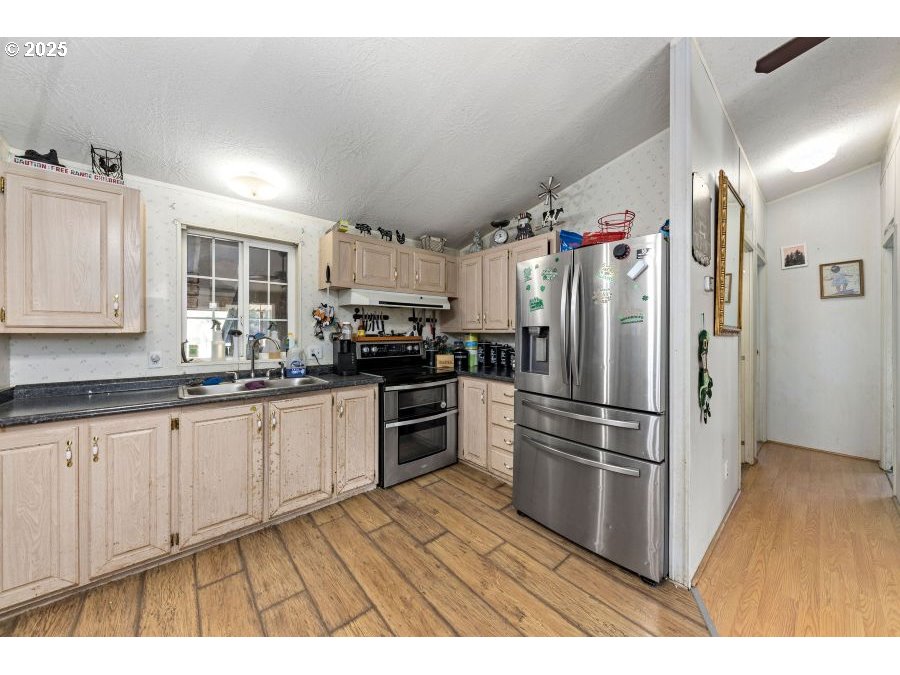 1682 East Riverside Drive Myrtle Creek, OR 97457 - Photo 14 of 32