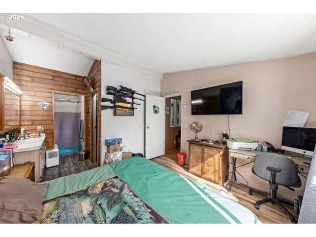 $379,500 | 1682 East Riverside Drive, Myrtle Creek, OR 97457