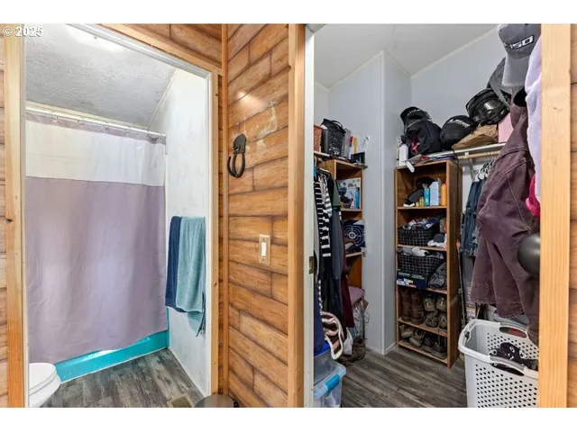 $379,500 | 1682 East Riverside Drive, Myrtle Creek, OR 97457