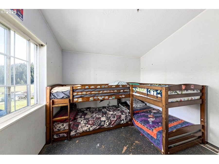 1682 East Riverside Drive Myrtle Creek, OR 97457 - Photo 21 of 32