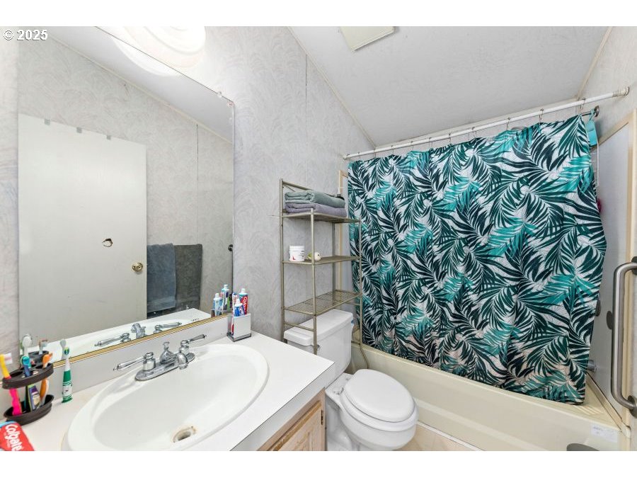 1682 East Riverside Drive Myrtle Creek, OR 97457 - Photo 22 of 32