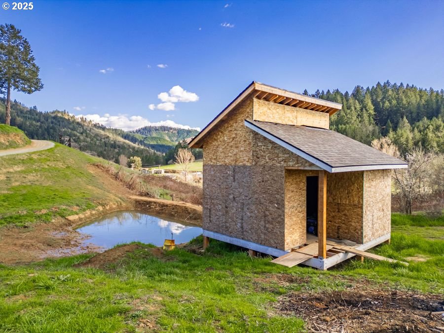 1682 East Riverside Drive Myrtle Creek, OR 97457 - Photo 27 of 32