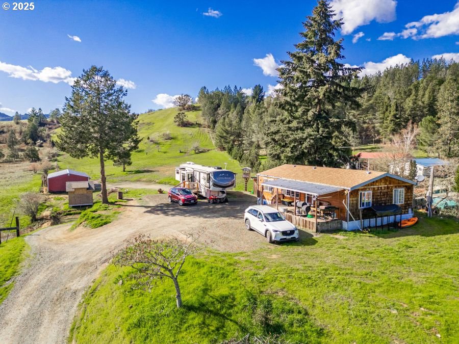 1682 East Riverside Drive Myrtle Creek, OR 97457 - Photo 3 of 32