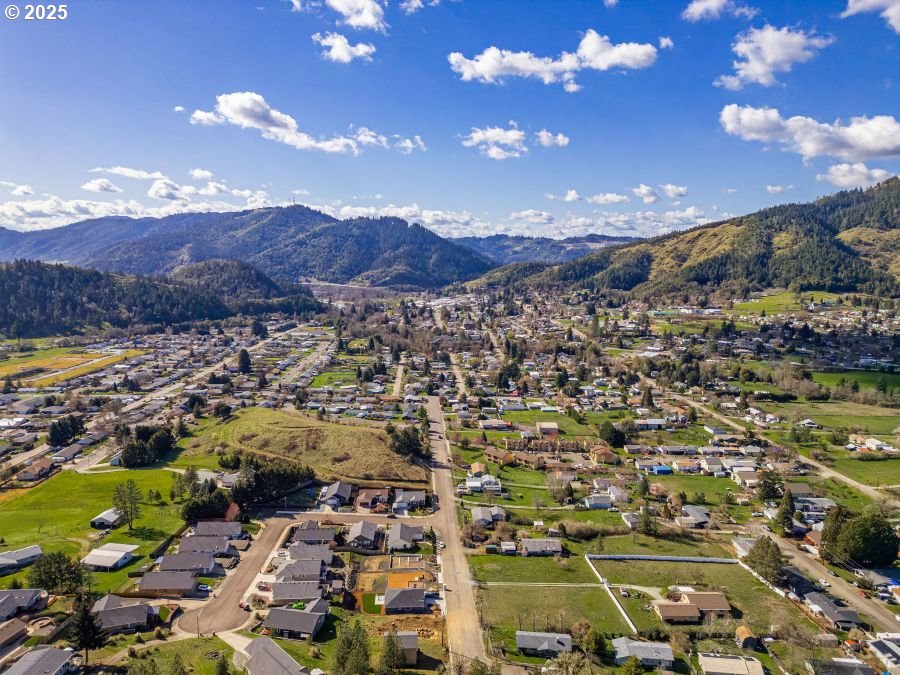 1682 East Riverside Drive Myrtle Creek, OR 97457 - Photo 31 of 32