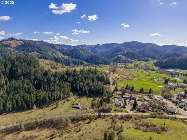 $379,500 | 1682 East Riverside Drive, Myrtle Creek, OR 97457