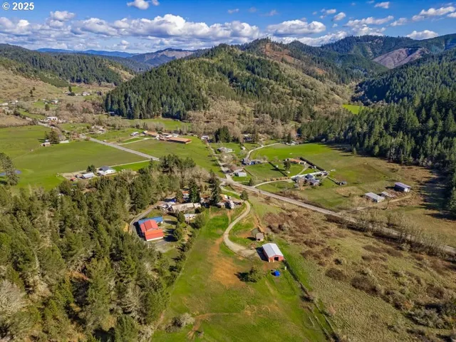 $379,500 | 1682 East Riverside Drive, Myrtle Creek, OR 97457