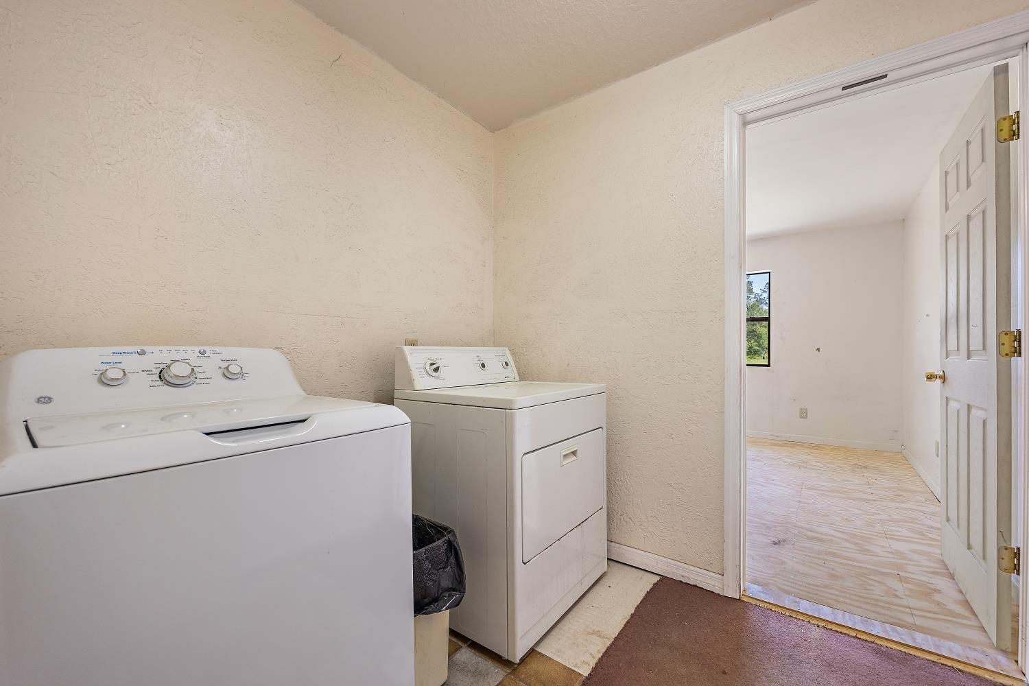 2670 Cabbage Hammock Road St. Augustine, FL 32092 - Photo 17 of 28 a utility room with dryer and washer