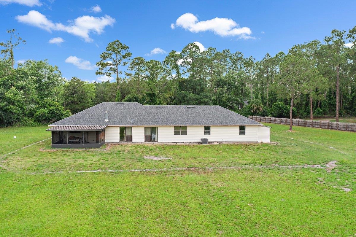 2670 Cabbage Hammock Road St. Augustine, FL 32092 - Photo 4 of 28 a house with a big yard