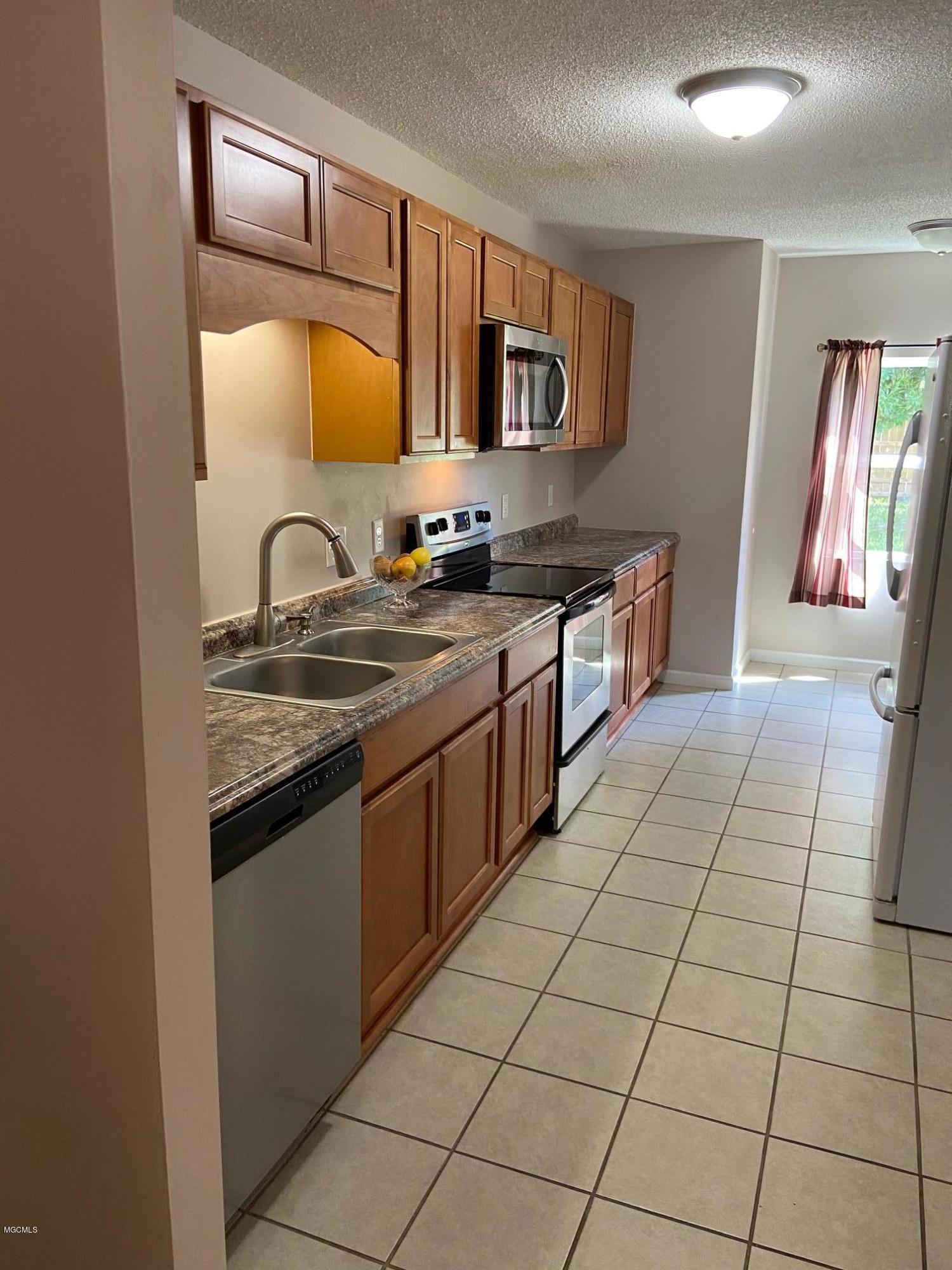 928 Courthouse Road, Unit 37 Gulfport, MS 39507 - Photo 8 of 27 IMG_0527