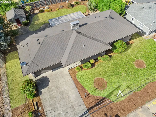 an aerial view of a house having yard