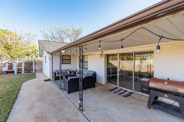 a view of a house with backyard and sitting area