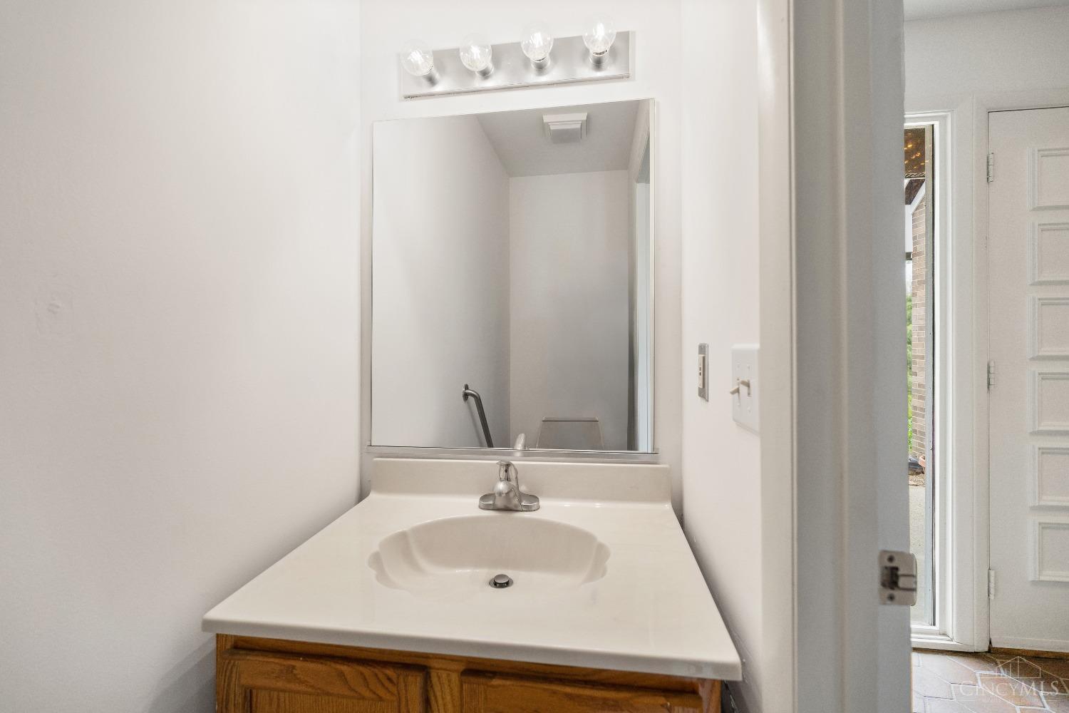 6515 Thompson Road Cincinnati, OH 45247 - Photo 12 of 81