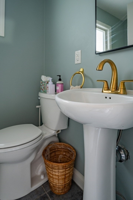 10 Richards Road Weymouth, MA 02189 - Photo 13 of 40