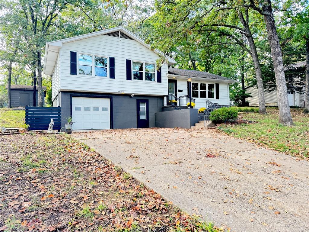 1020 South Adams Street Nevada, MO 64772 - Photo 2 of 38