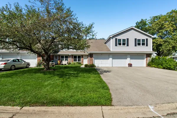 $239,000 | 45 Willow Circle, Cary, IL 60013