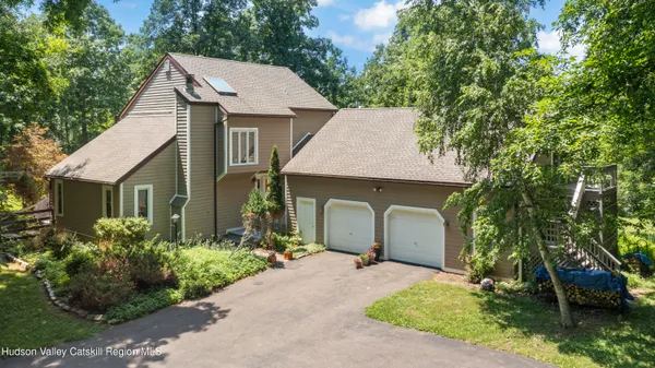 $1,094,000 | 300 Old Saw Mill Road, Germantown, NY 12526