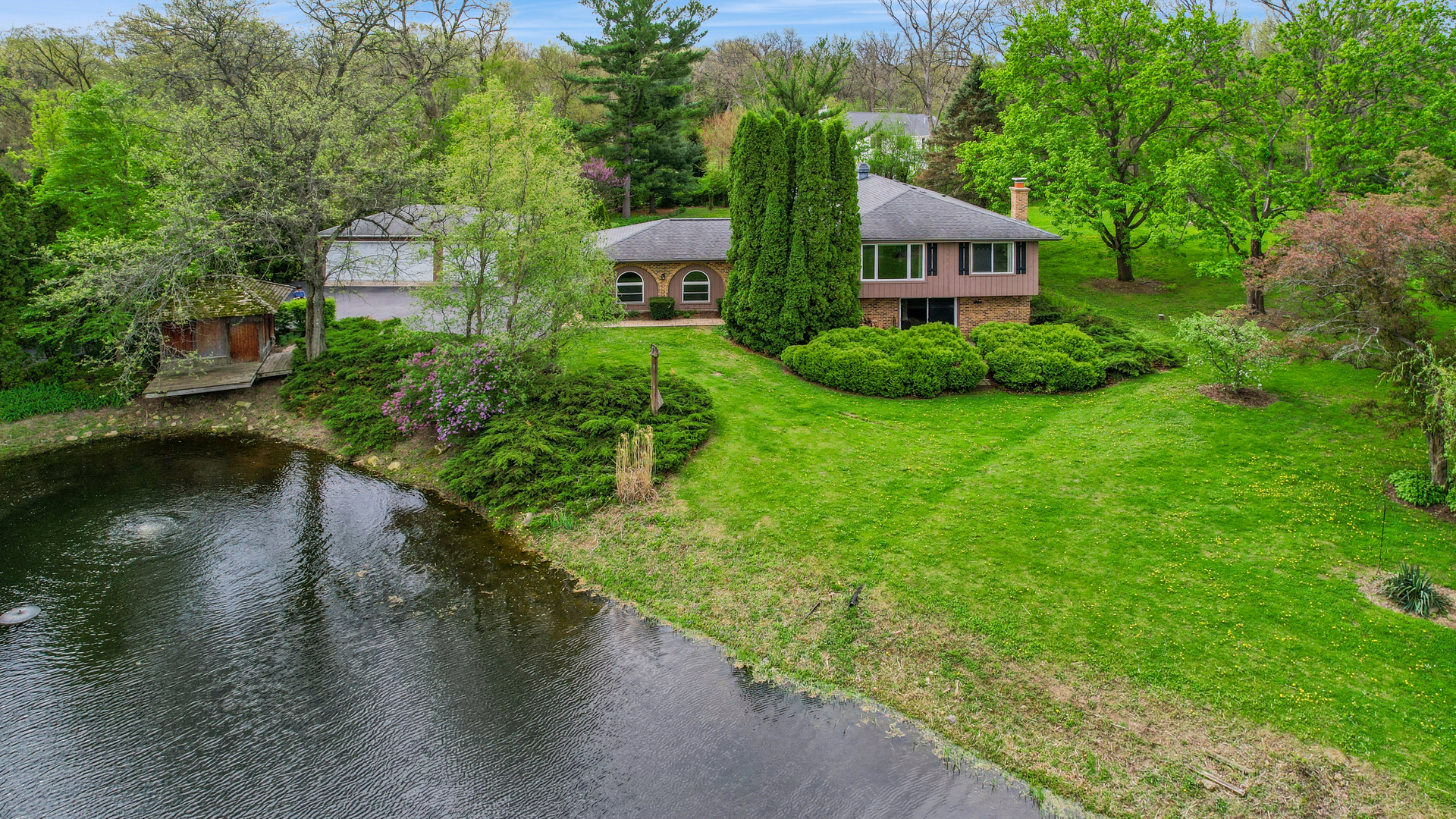 1N451 Indian Knoll Road West Chicago, IL 60185 - Photo 1 of 25