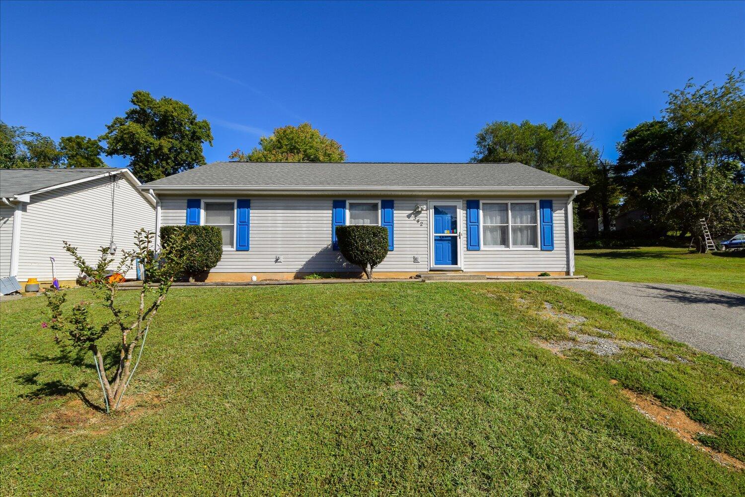 342 Raleigh Avenue Vinton, VA 24179 - Photo 1 of 18 Welcome!