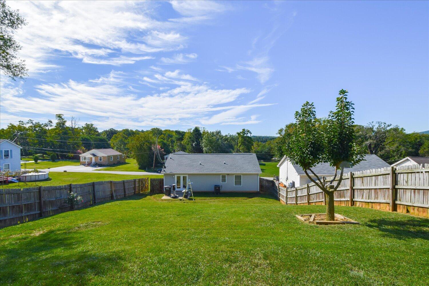 342 Raleigh Avenue Vinton, VA 24179 - Photo 17 of 18 Large Backyard