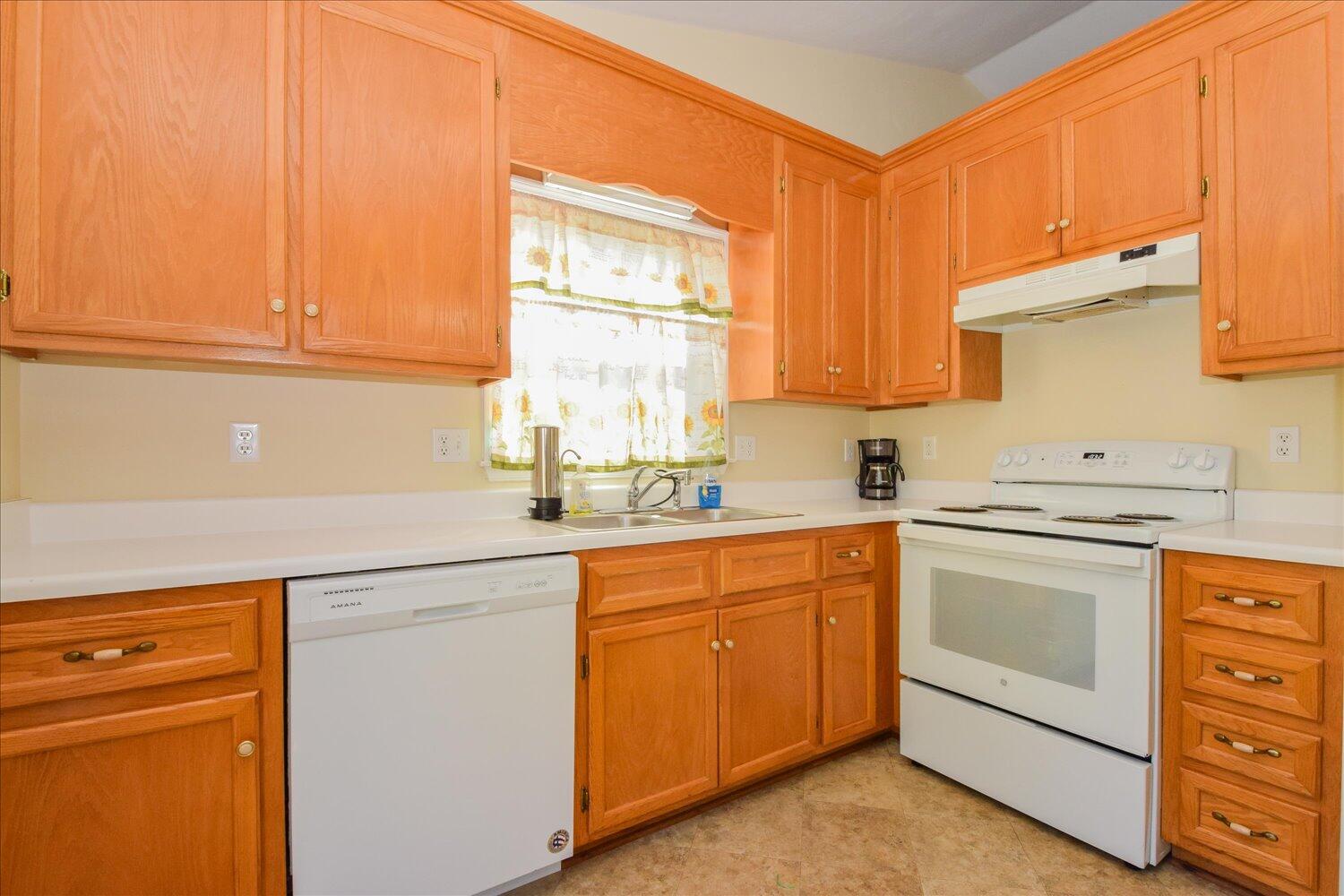 342 Raleigh Avenue Vinton, VA 24179 - Photo 7 of 18 Newer Stove & Dishwasher