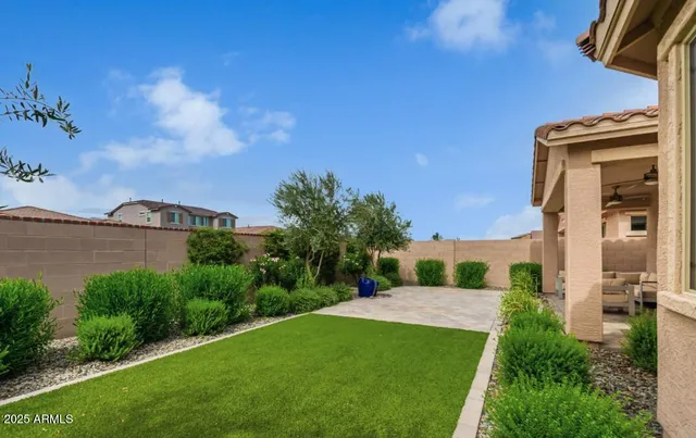 a view of a yard in front of a house