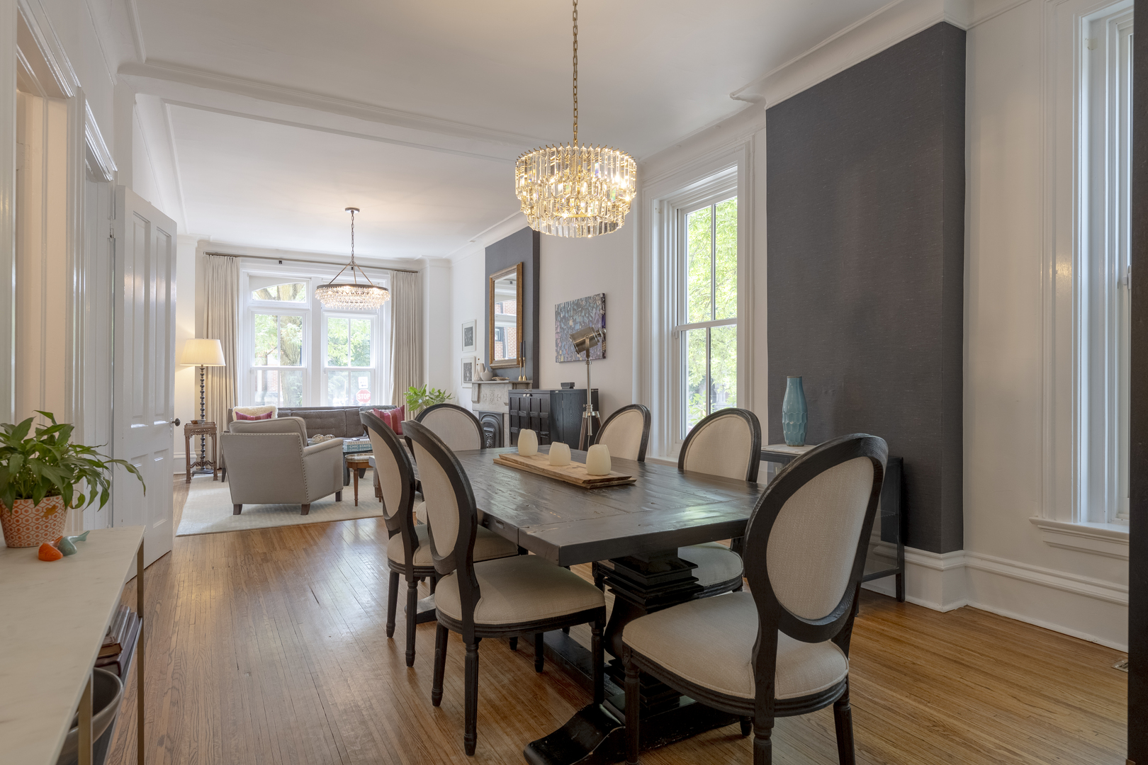 558 West Belden Avenue Chicago, IL 60614 - Photo 18 of 62 a dining room with furniture a chandelier and wooden floor