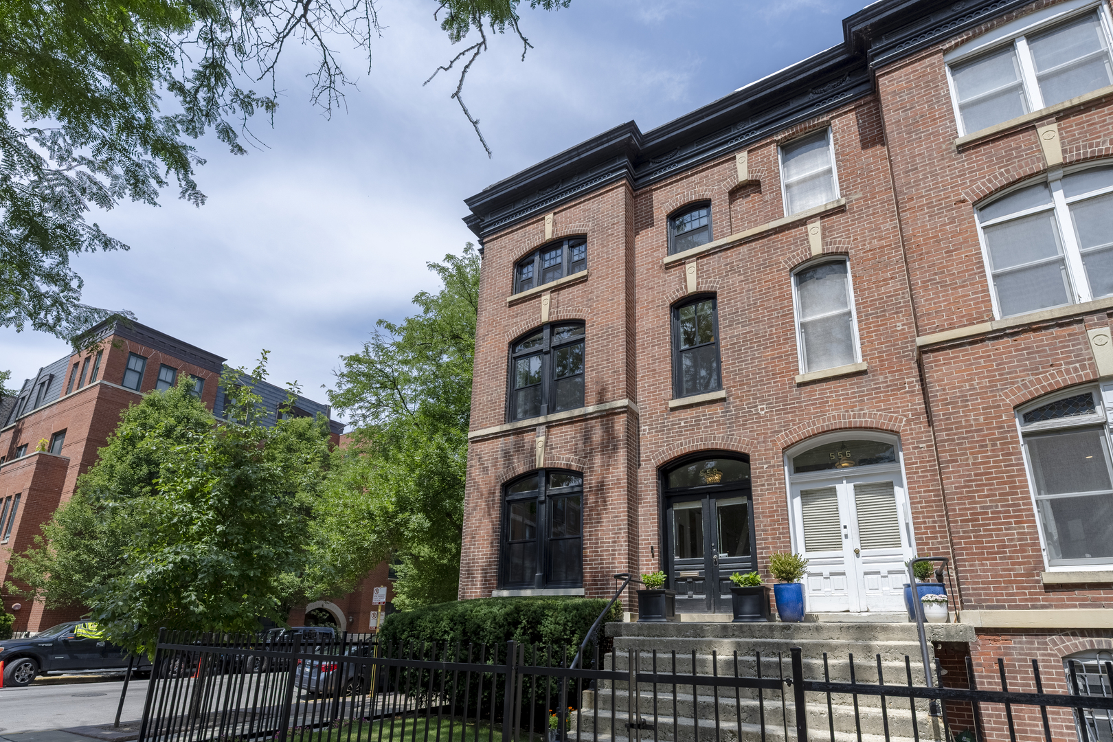 558 West Belden Avenue Chicago, IL 60614 - Photo 2 of 62 a front view of a building with balcony