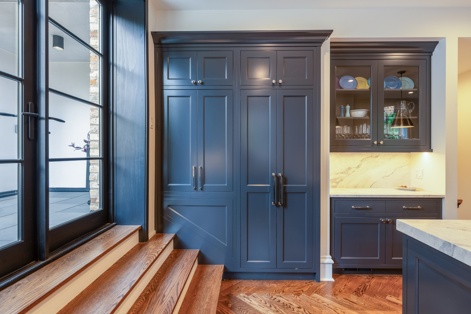 558 West Belden Avenue Chicago, IL 60614 - Photo 27 of 62 a bedroom with a bed and a dresser