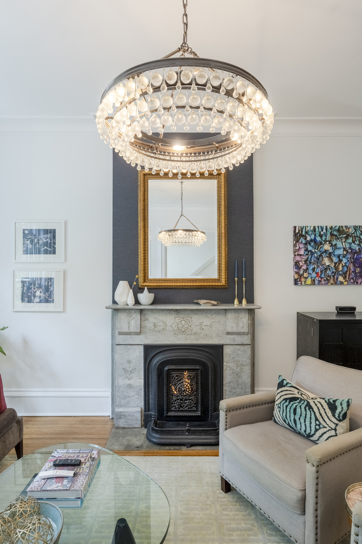 558 West Belden Avenue Chicago, IL 60614 - Photo 4 of 62 a living room with furniture and a fireplace