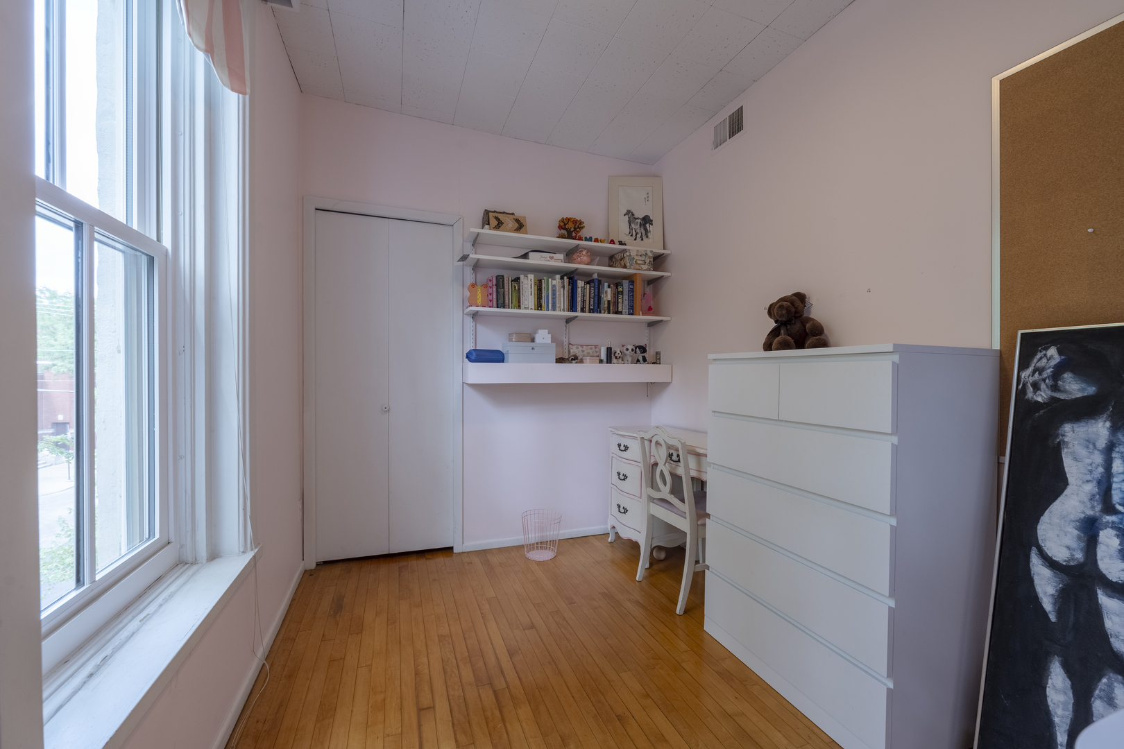 558 West Belden Avenue Chicago, IL 60614 - Photo 41 of 62 a view of a bedroom with baby crib and wooden floor