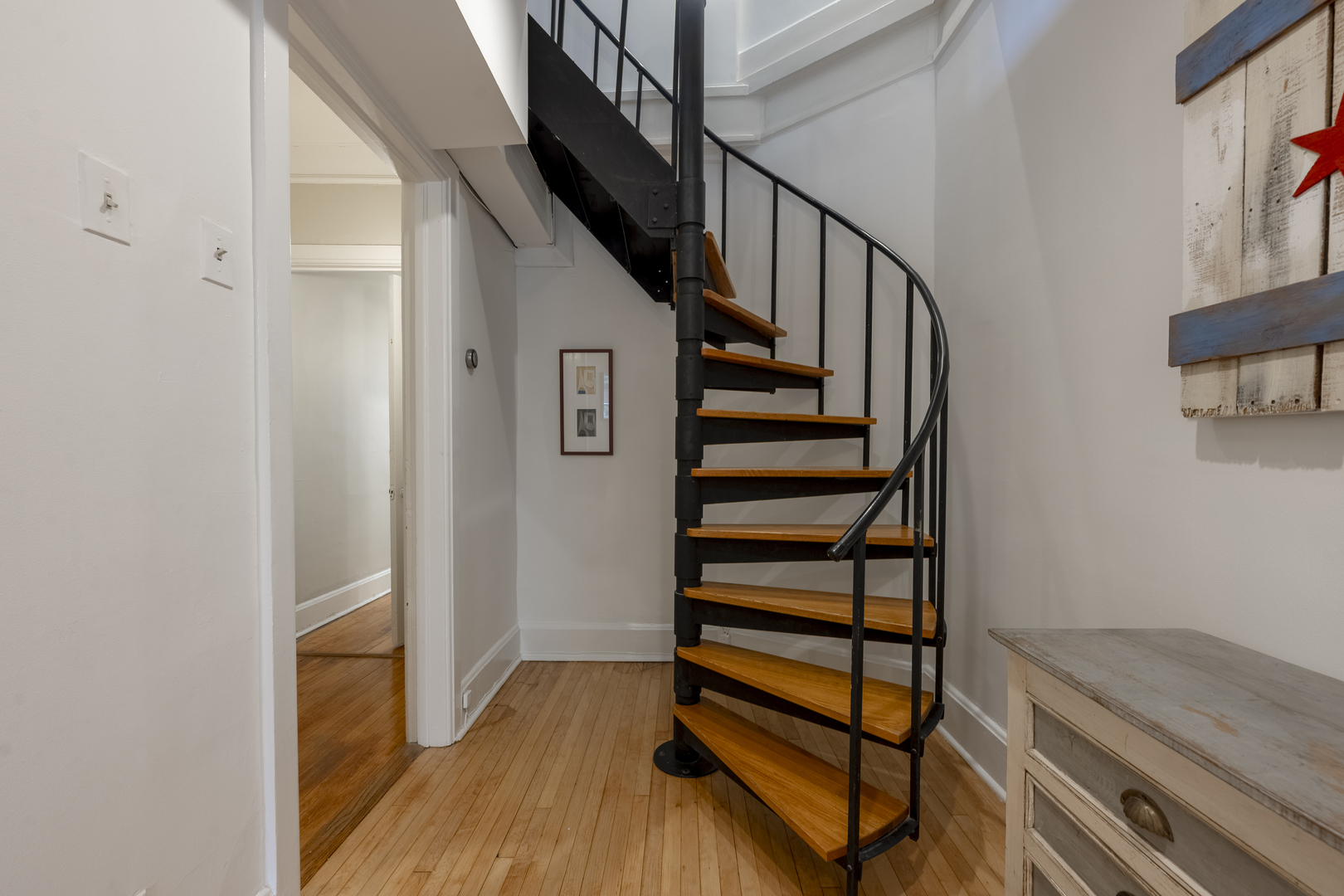 558 West Belden Avenue Chicago, IL 60614 - Photo 46 of 62 a view of entryway with wooden floor and stairs
