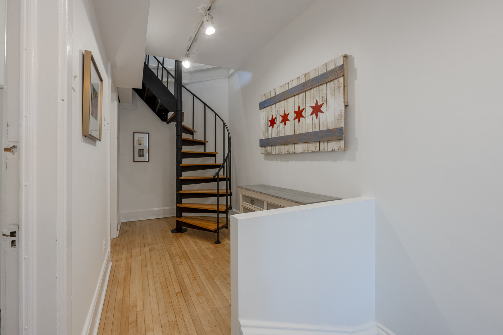 558 West Belden Avenue Chicago, IL 60614 - Photo 47 of 62 a view of a hallway with stairs
