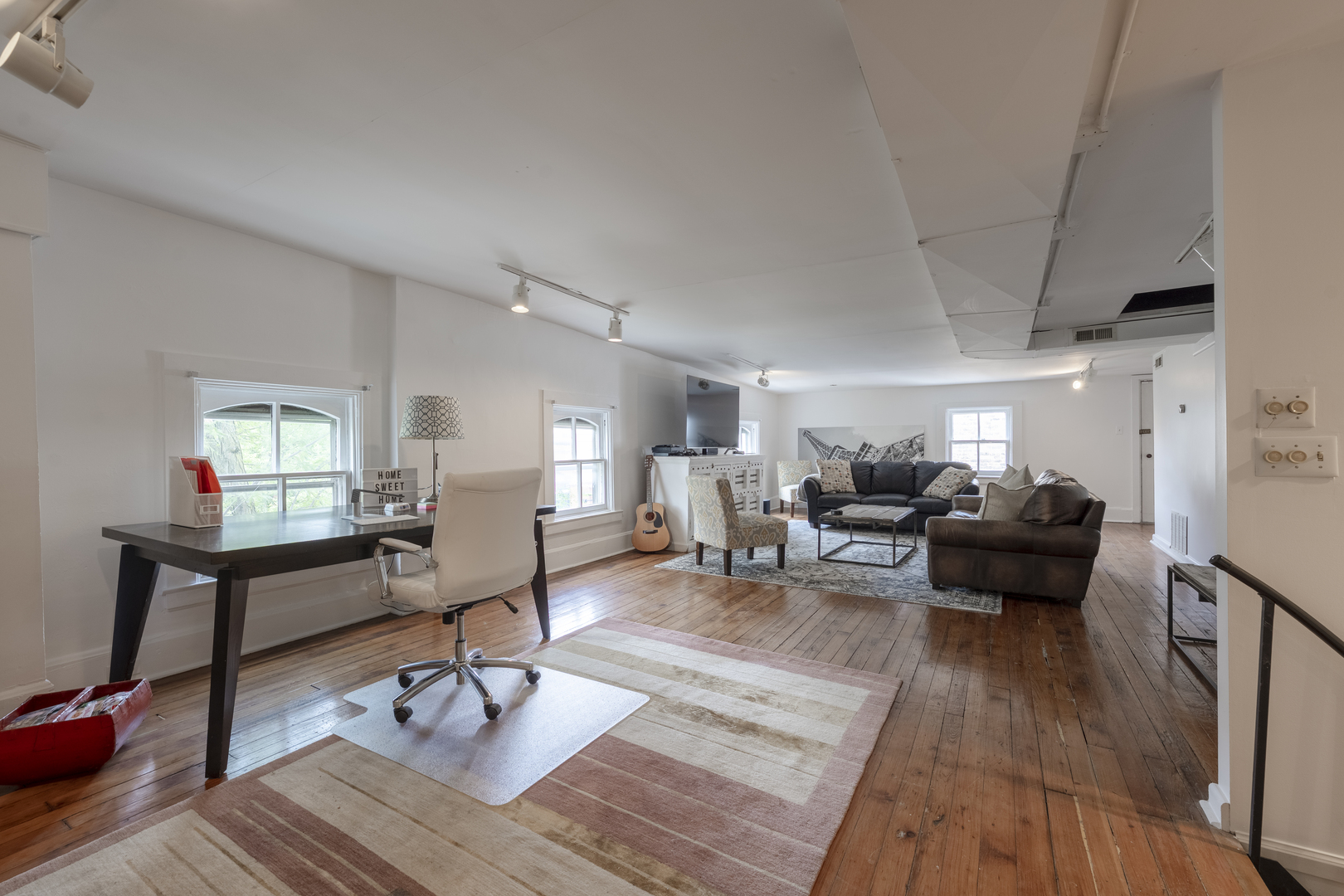 558 West Belden Avenue Chicago, IL 60614 - Photo 48 of 62 a living room with furniture and a wooden floor