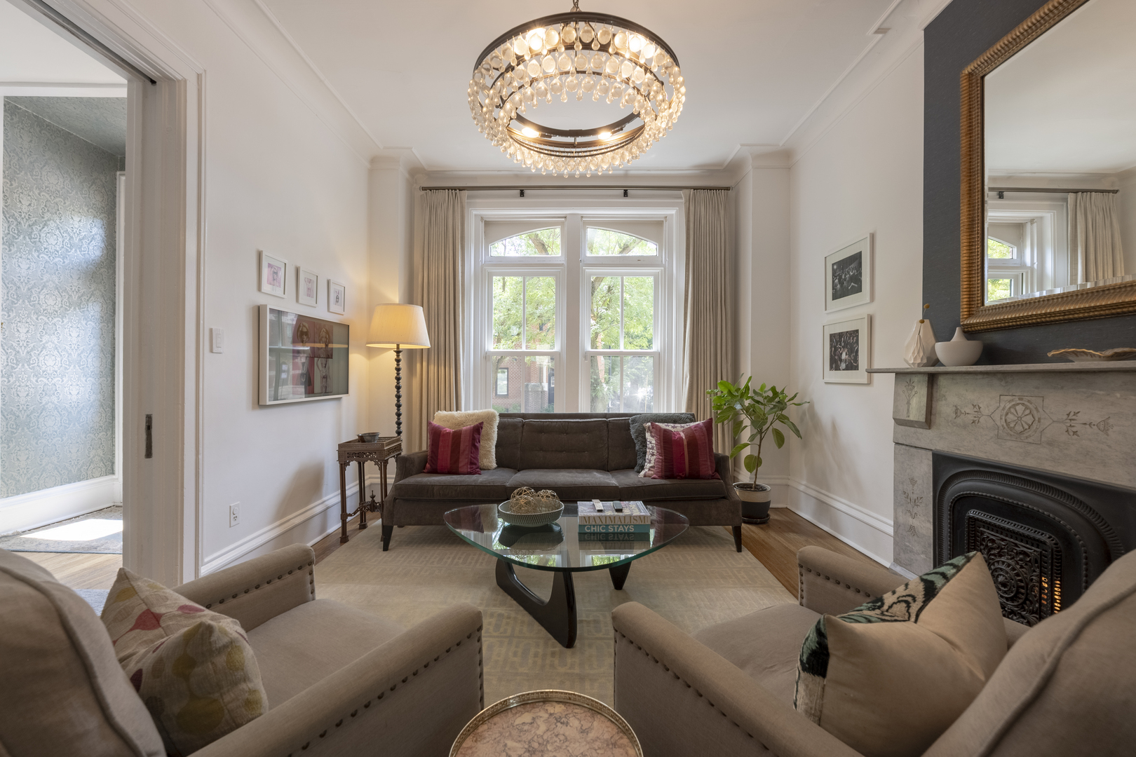 558 West Belden Avenue Chicago, IL 60614 - Photo 7 of 62 a living room with furniture and a large window